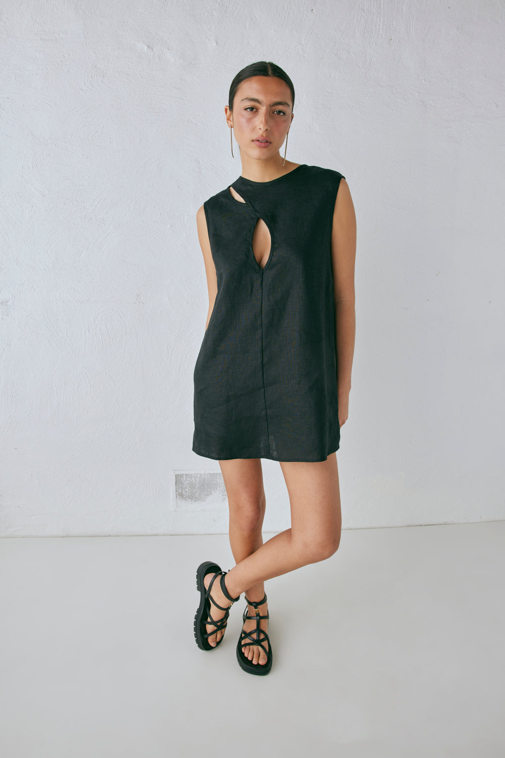 Yuri Linen Mini Dress Black