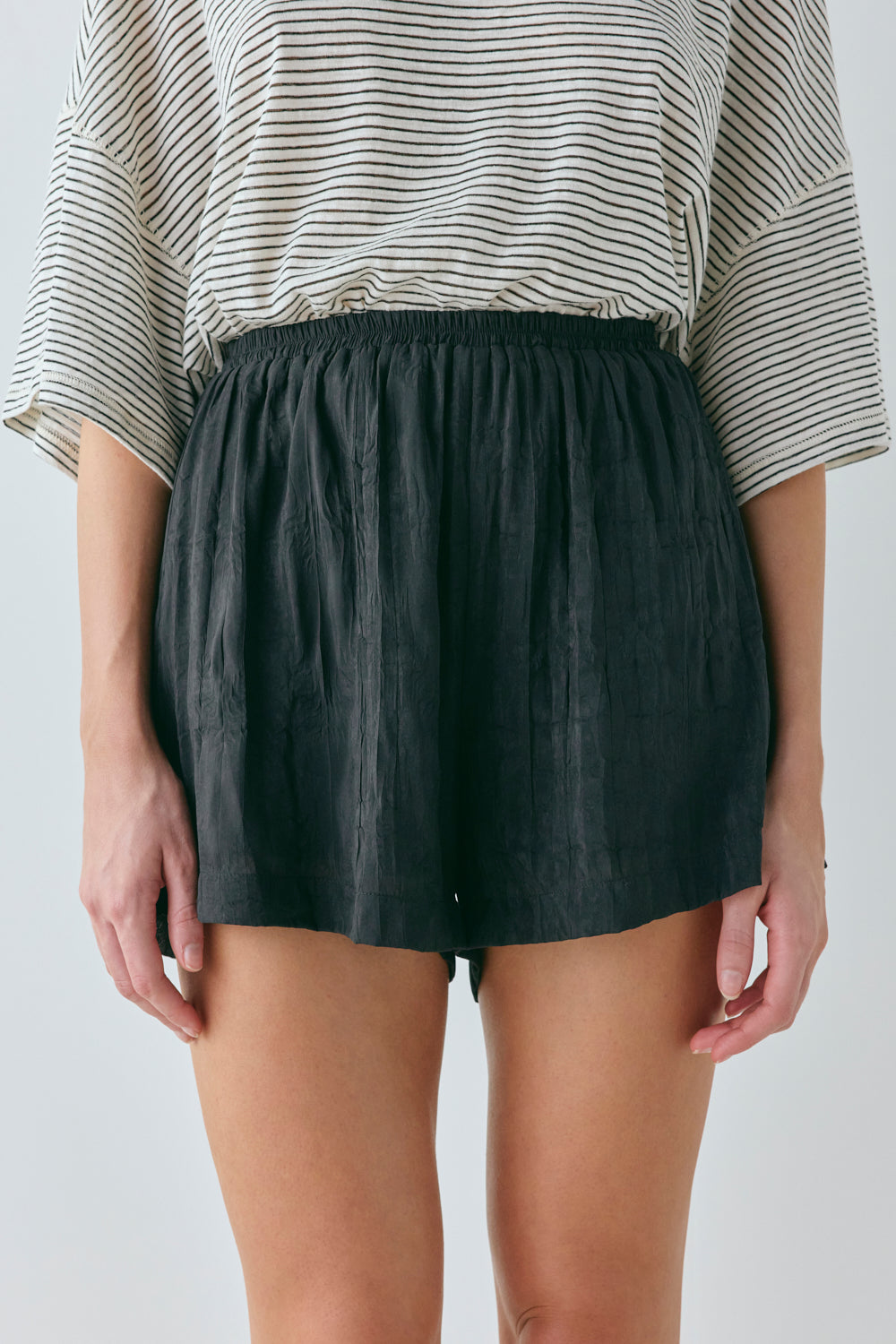 Annika Shorts Crinkle Black