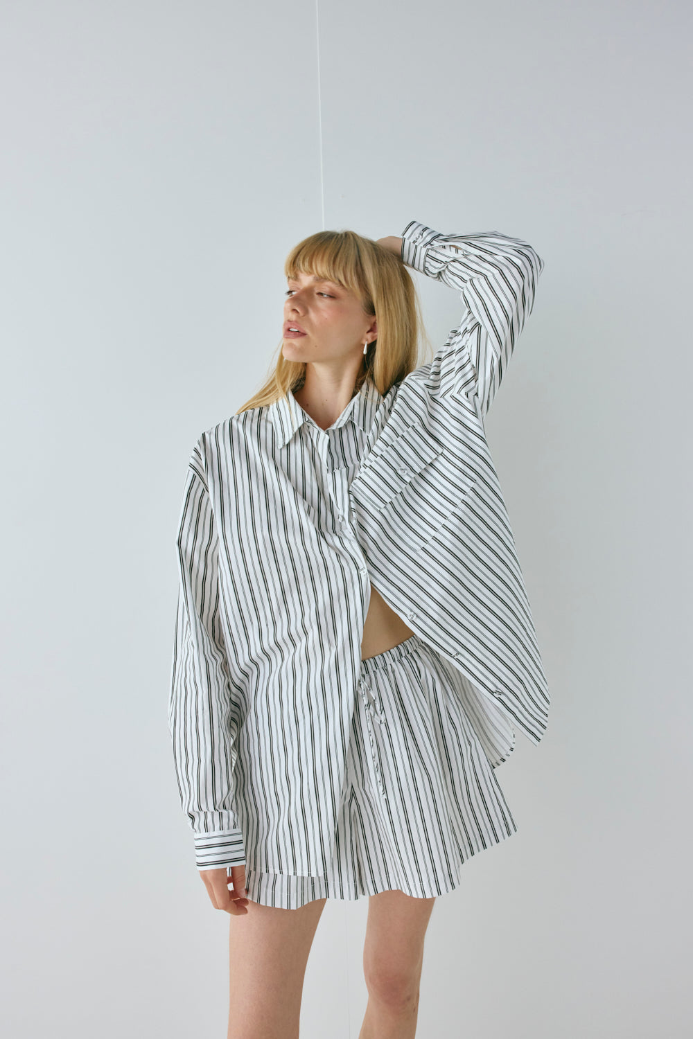 Annika Shorts Black Stripe