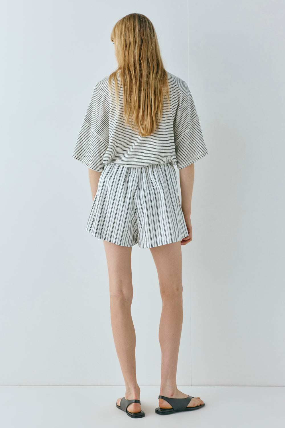 Annika Shorts Black Stripe