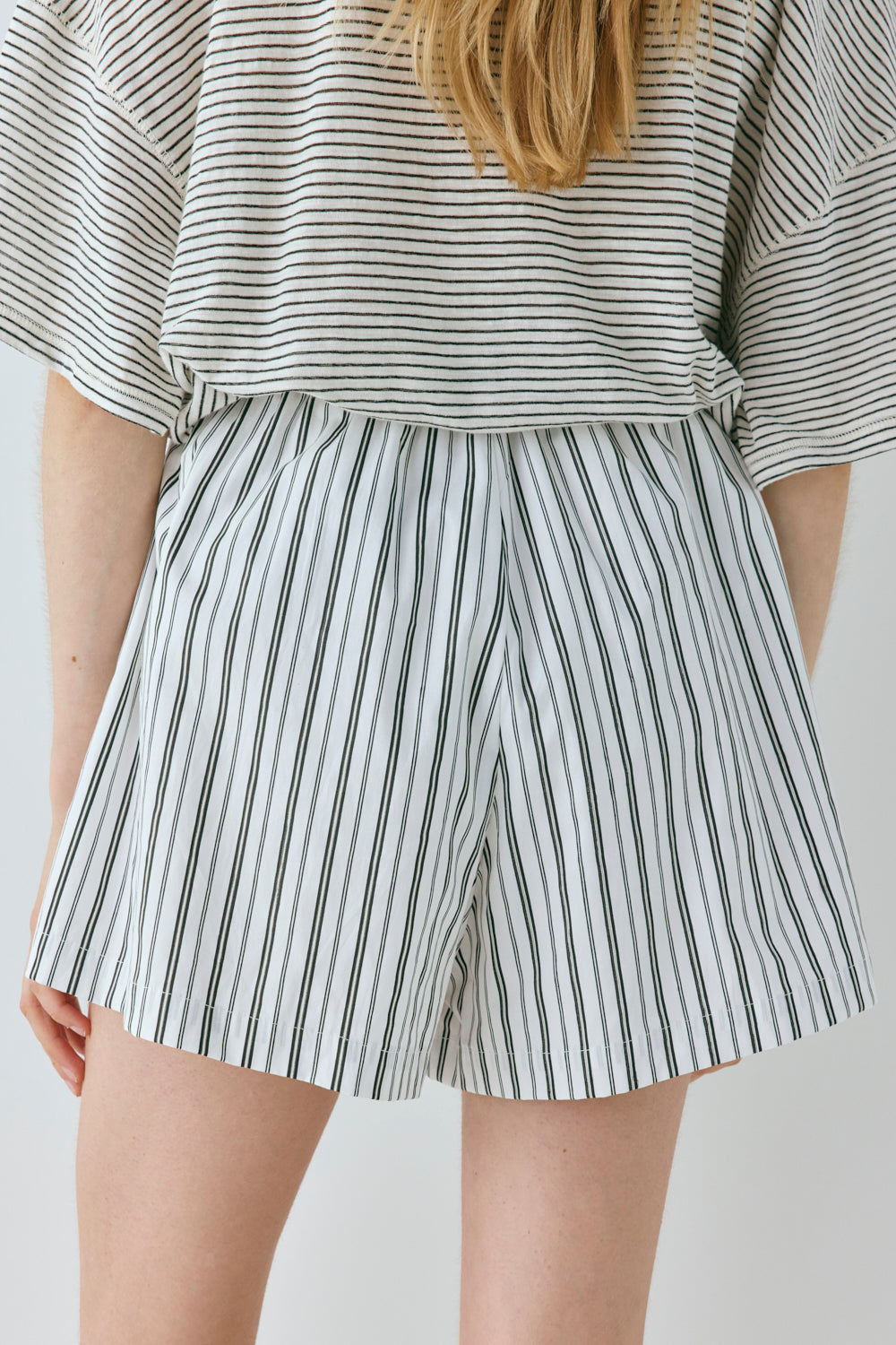 Annika Shorts Black Stripe