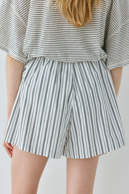 Annika Shorts Black Stripe