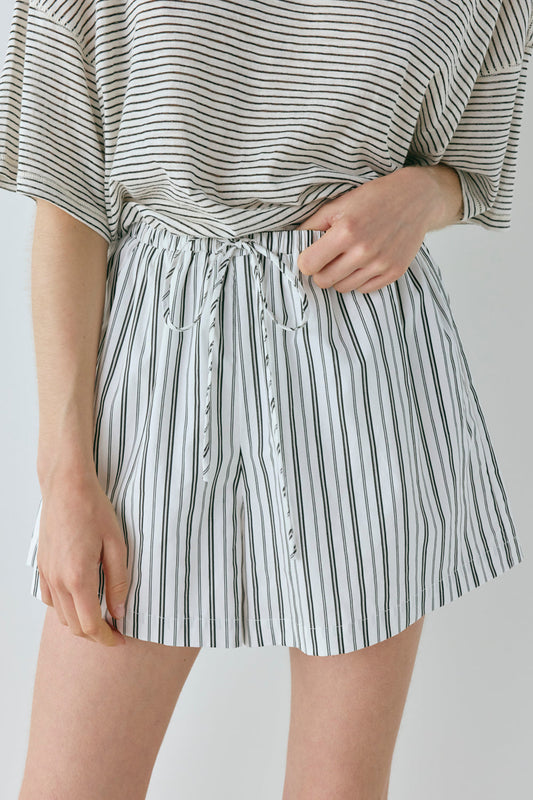 Annika Shorts Black Stripe